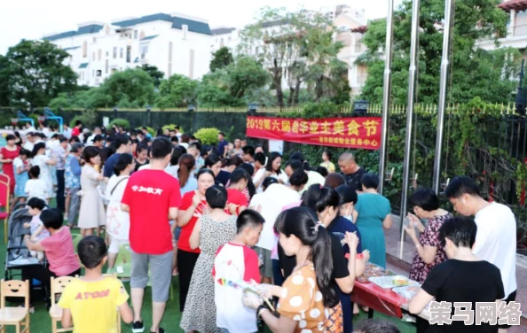 51朝阳区热心市民吃瓜，积极参与社区活动，共同维护和谐邻里关系的感人故事与真实记录